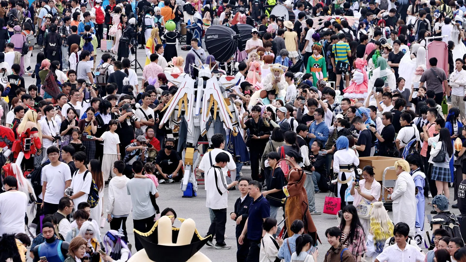 上海动漫嘉年华展会现场——黄色仓库本地动漫展览